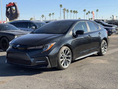 Used 2020 Toyota Corolla XSE image 3