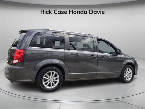 Used 2018 Dodge Grand Caravan SXT image 7