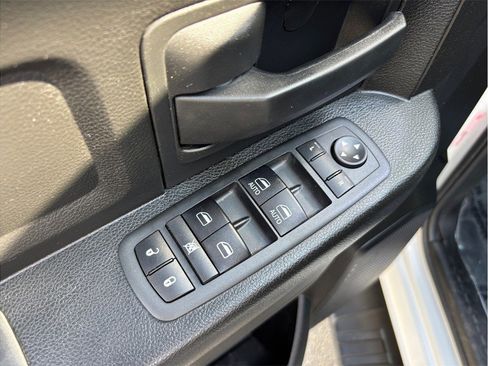 Used 2020 RAM 1500 Tradesman w/ Chrome Appearance Group image 16