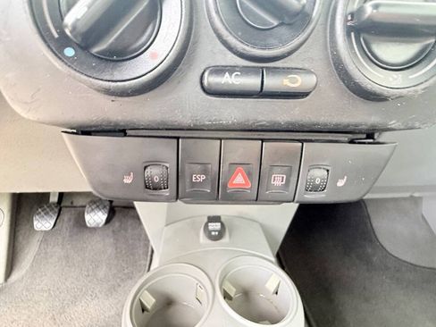 Used 2004 Volkswagen Beetle GLS FWD image 85