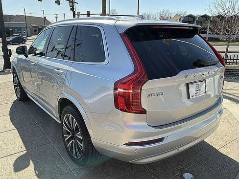 Used 2022 Volvo XC90 T6 Momentum w/ Advanced Package AWD/4WD image 10