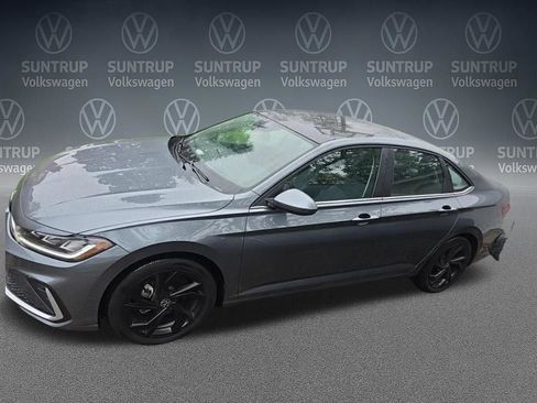 Used 2025 Volkswagen Jetta SE w/ Sunroof Package FWD image 36