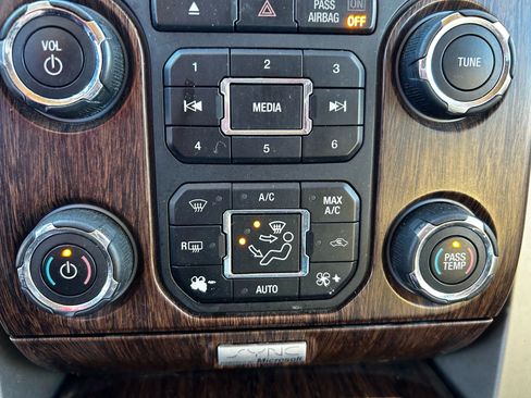 Used 2014 Ford F150 Lariat w/ Equipment Group 501A Mid image 22