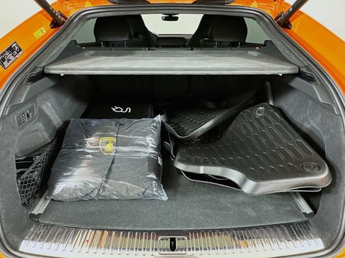 Used 2025 Lamborghini Urus SE AWD/4WD image 43