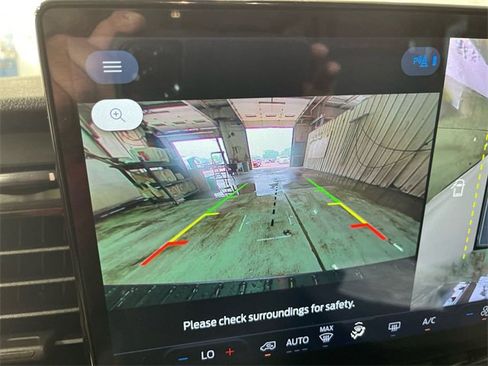 Used 2023 Ford Transit 350 XLT image 17