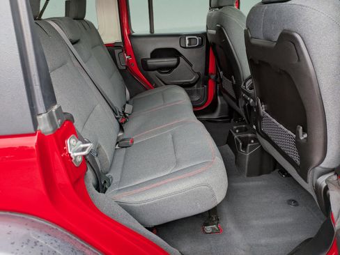 Used 2025 Jeep Wrangler Unlimited Rubicon image 30