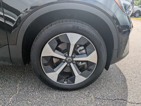 Certified 2025 Volvo XC40 B5 Plus AWD/4WD image 11
