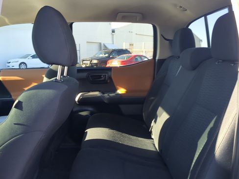 Used 2016 Toyota Tacoma image 9