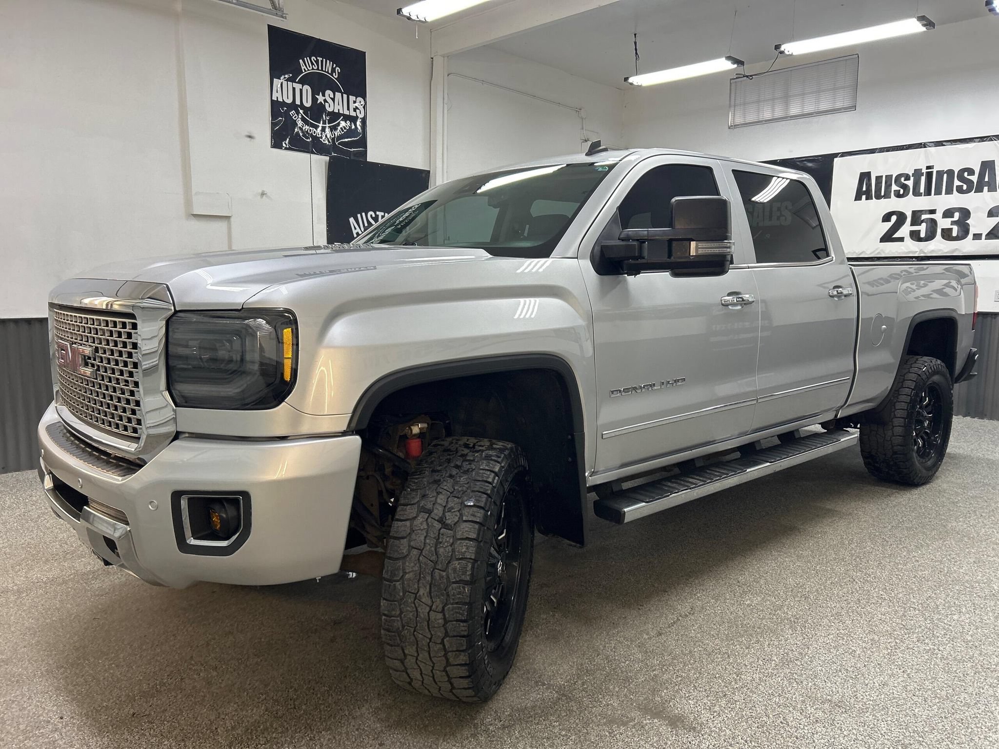 Used 2015 GMC Sierra 2500 Denali w/ Duramax Plus Package AWD/4WD image 3