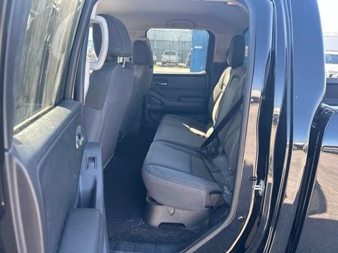 Used 2025 Nissan Frontier SV RWD image 18