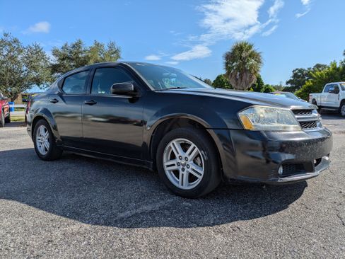 Used 2013 Dodge Avenger SXT FWD image 2