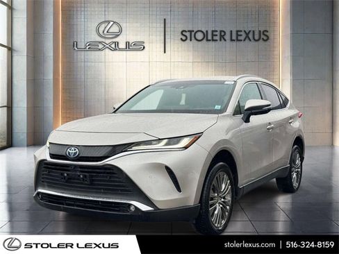 Used 2023 Toyota Venza Limited image 3