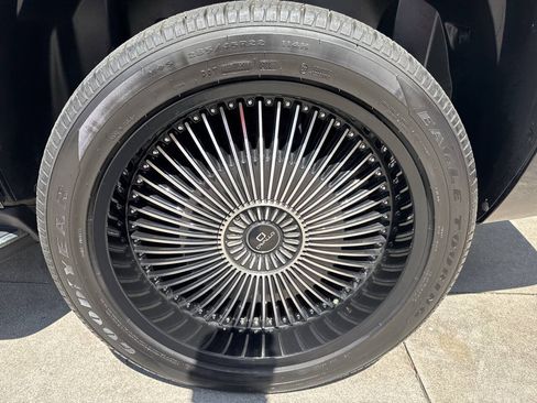 Used 2012 Cadillac Escalade Luxury AWD/4WD image 31