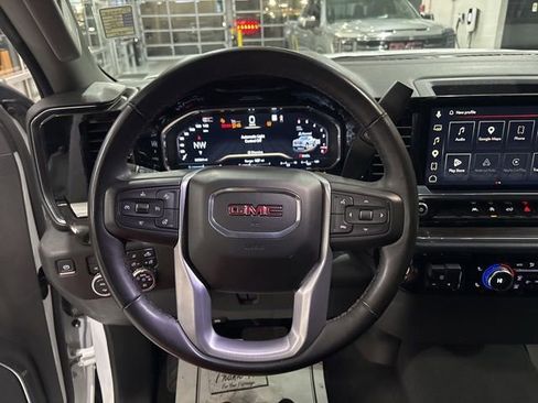 Used 2025 GMC Sierra 1500 SLT AWD/4WD image 18