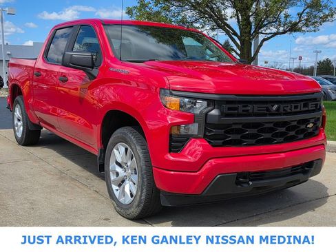 Used 2023 Chevrolet Silverado 1500 Custom image 1