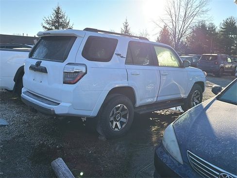 Certified 2023 Toyota 4Runner TRD Off-Road Premium image 3