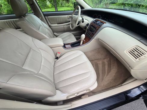 Used 2000 Toyota Avalon XLS FWD image 16