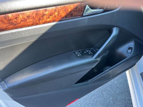 Used 2012 Volkswagen Passat TDI SEL Premium image 7