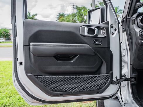 Used 2023 Jeep Wrangler Unlimited Sahara w/ Cold Weather Group AWD/4WD image 17