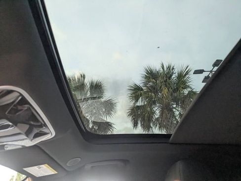 Used 2026 Land Rover Range Rover Velar Dynamic SE image 19