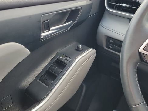 Used 2023 Toyota Highlander XLE image 20
