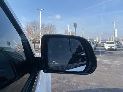 Used 2023 Jeep Wagoneer Series III w/ Preferred Equipment Group image 7