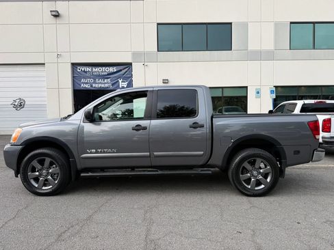 Used 2015 Nissan Titan SV w/ SV Value Truck Package AWD/4WD image 10