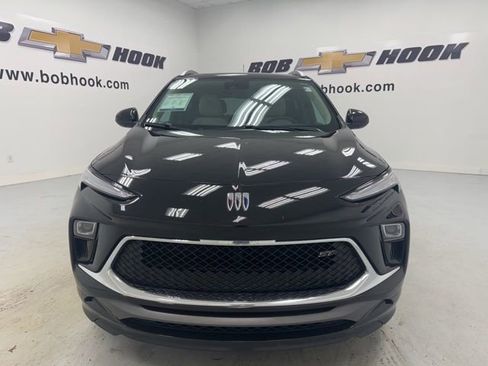 Used 2024 Buick Encore GX Sport Touring image 2