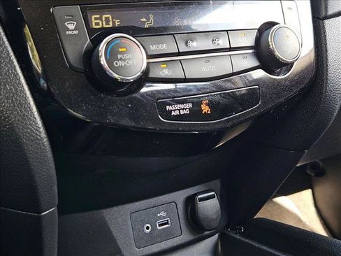 Used 2018 Nissan Rogue SV FWD image 14