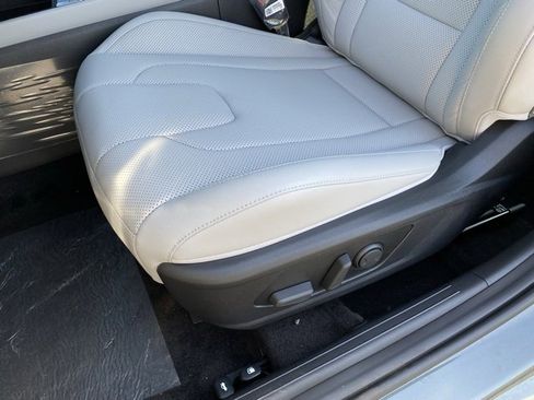 New 2025 Hyundai Elantra Limited image 30