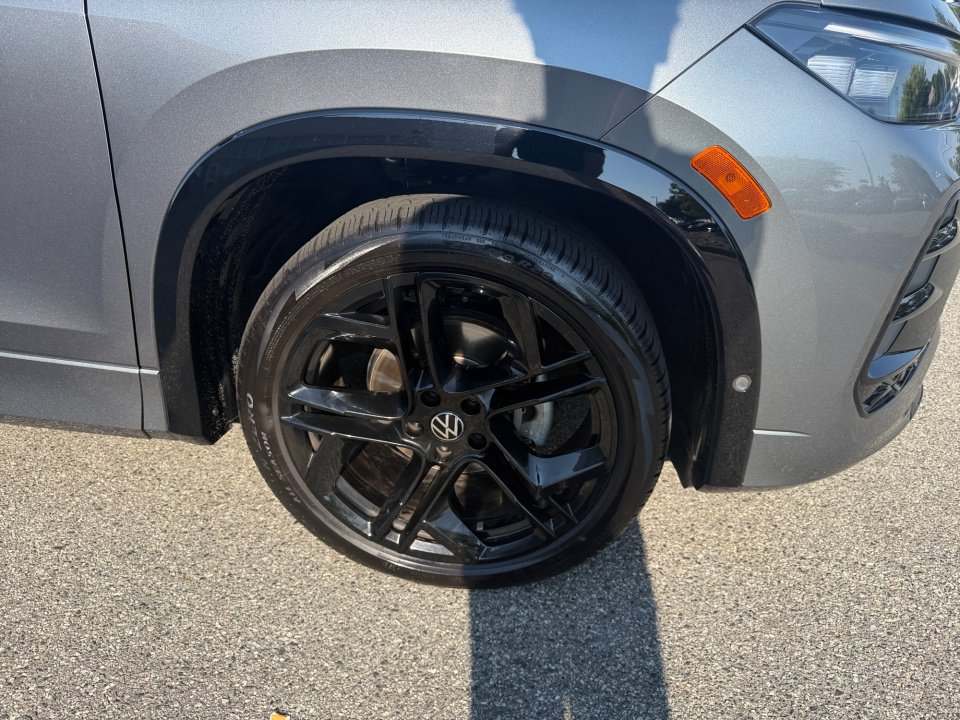 Certified 2026 Volkswagen Tiguan SE R-Line FWD image 25