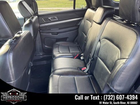 Used 2018 Ford Explorer XLT w/ Equipment Group 202A AWD/4WD image 14