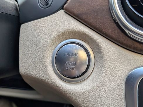 Certified 2019 Mercedes-Benz GLA 250 4MATIC image 21
