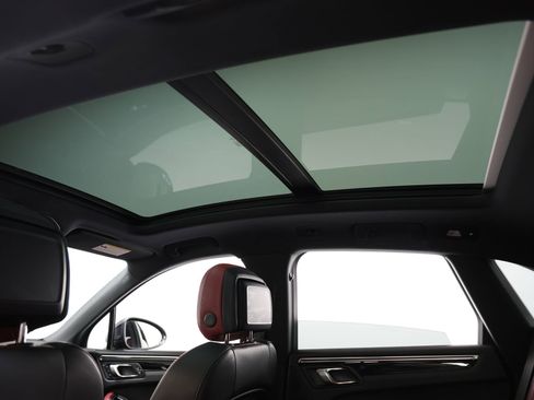 Certified 2023 Porsche Macan AWD/4WD image 41