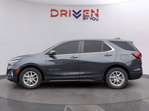Used 2022 Chevrolet Equinox LT FWD image 2