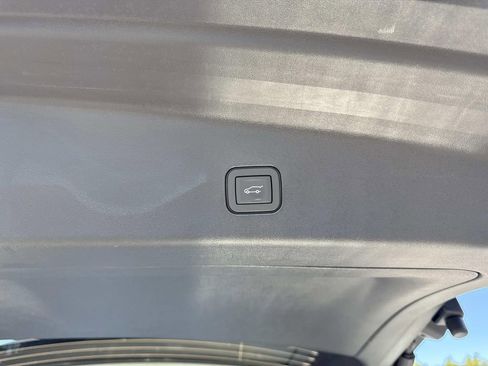 New 2026 Cadillac Vistiq Luxury image 12