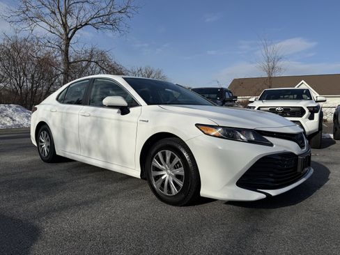 Used 2019 Toyota Camry LE image 13