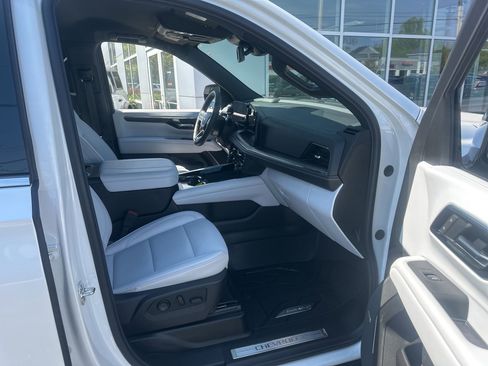 Used 2025 Chevrolet Tahoe Premier image 11