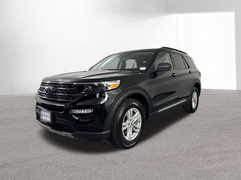 Used 2023 Ford Explorer XLT w/ Equipment Group 202A AWD/4WD image 23