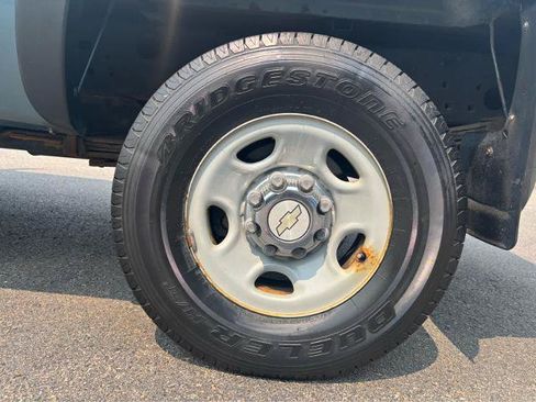 Used 2006 Chevrolet Silverado 2500 LT w/ Snow Plow Prep Package AWD/4WD image 4