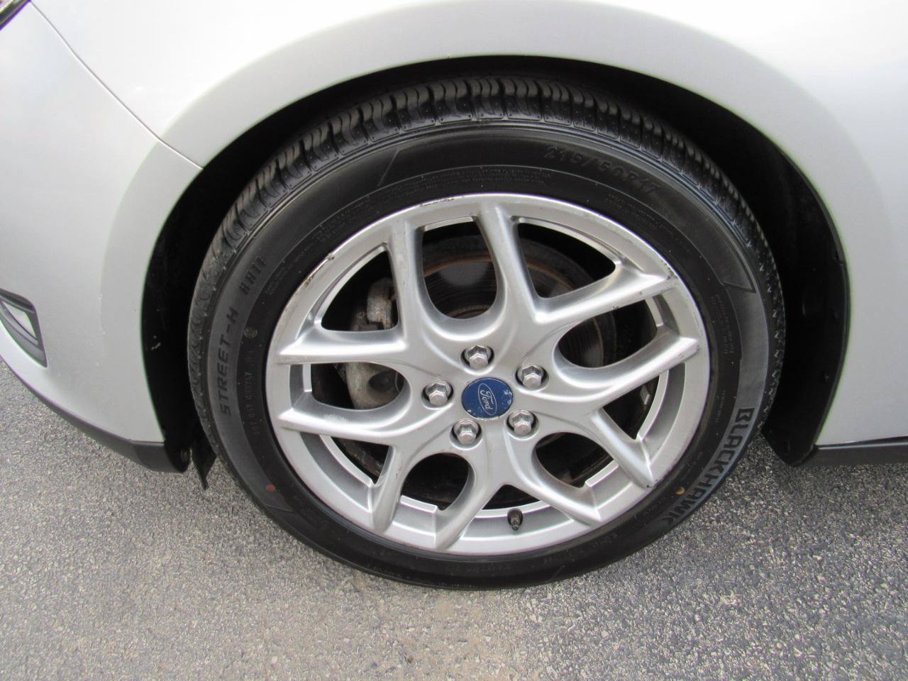 Used 2015 Ford Focus SE w/ Equipment Group 201A FWD image 10