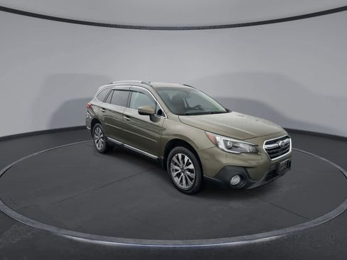 Used 2018 Subaru Outback 2.5i Touring image 2