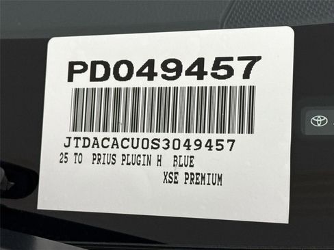 Used 2025 Toyota Prius Plug-In Hybrid image 48