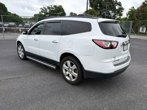 Used 2017 Chevrolet Traverse LT w/ Style and Technology Package FWD image 2