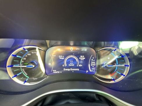 Used 2022 Chrysler Pacifica Touring-L image 15