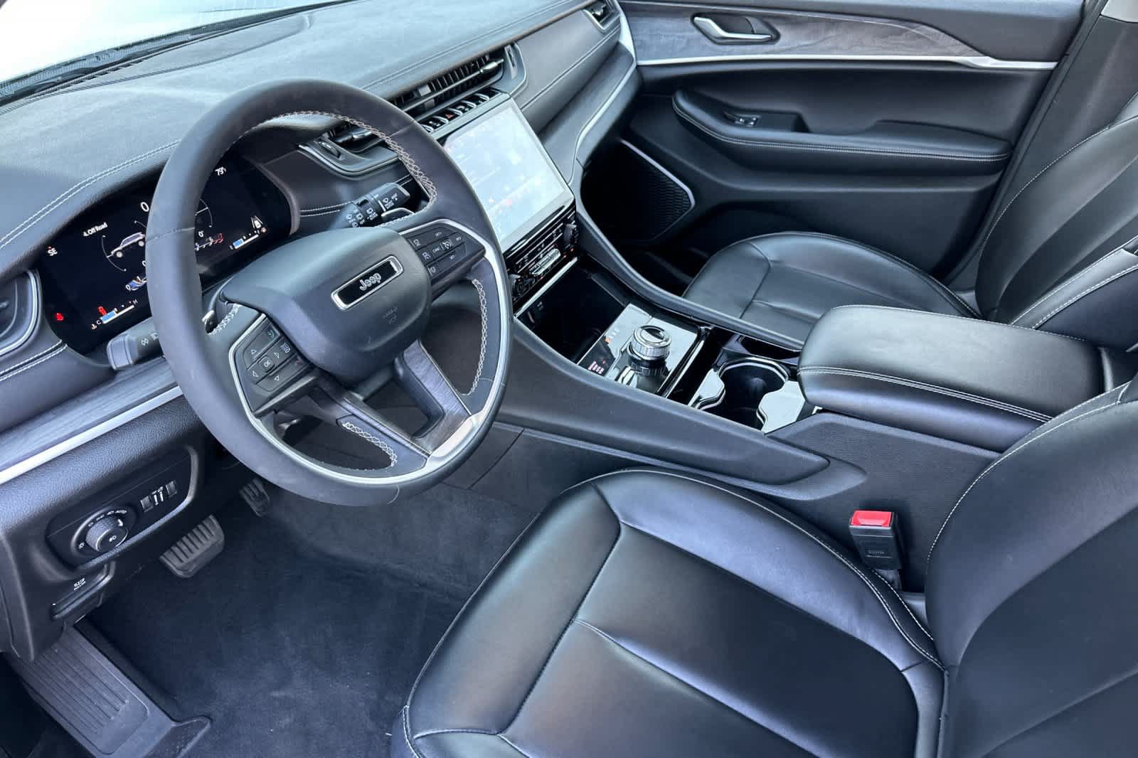 Used 2023 Jeep Grand Cherokee L Limited w/ Rear Seat Video Group I AWD/4WD image 12