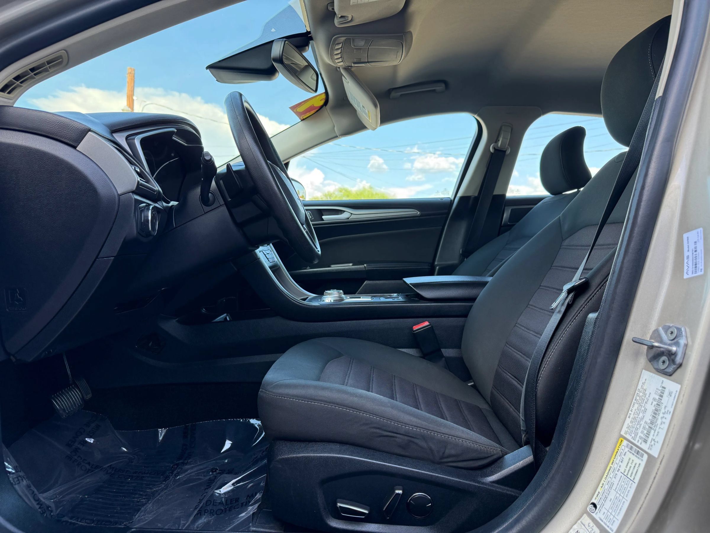 Used 2019 Ford Fusion SE FWD image 9