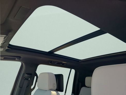 New 2026 Chevrolet Suburban Premier AWD/4WD image 17