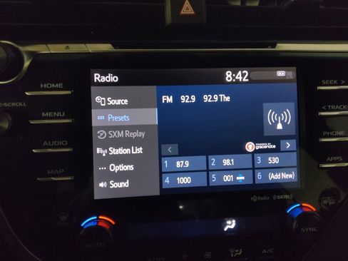 Used 2019 Toyota Camry XLE image 25