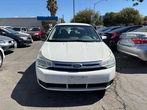 Used 2010 Ford Focus SE image 2